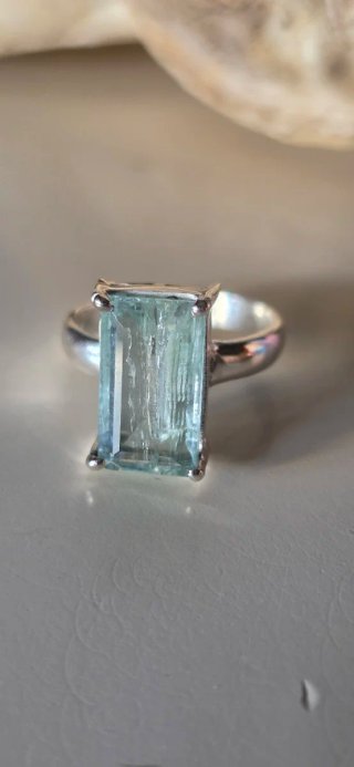 Anillo aguamarina natural talla 15
