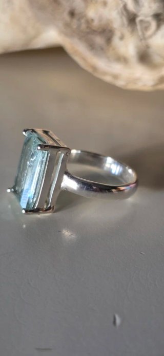 Anillo aguamarina natural talla 15