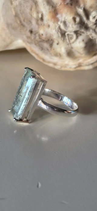 Anillo aguamarina natural talla 19