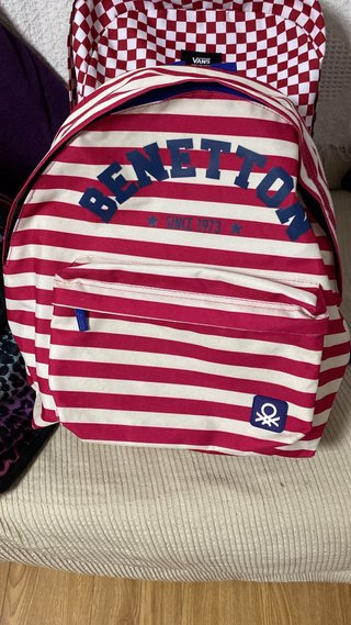Mochila Benetton Rayas fucsia y Blancas