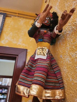 Marioneta de madera artesanal
