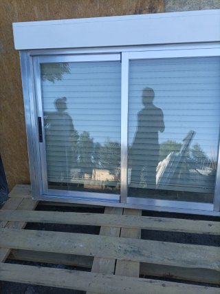 Ventana corredera aluminio con persianas