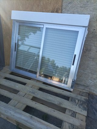 Ventana corredera aluminio con persianas
