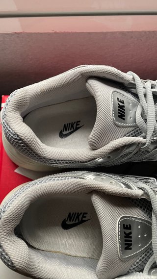 Nike P-6000 Talla 44 Gris/Plata