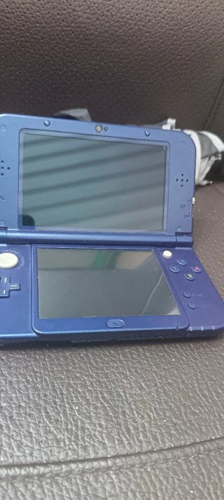 Nintendo 3DS XL + Nintendogs y Tomodachi in regalo