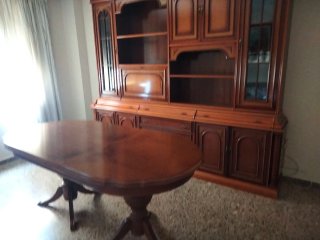 Conjunto comedor: mueble y mesa