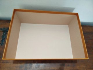 Scatola Louis Vuitton arancione con nastro