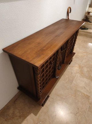 Mueble Castellano con Escultura