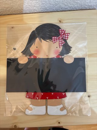 Pizarra infantil niña con zapatos