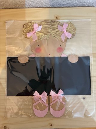 Pizarra infantil niña con zapatos