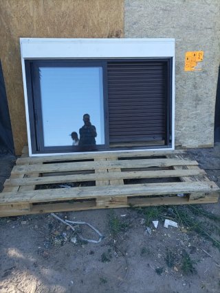 Ventana corredera aluminio con persianas
