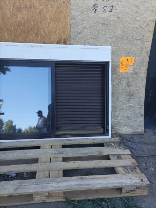Ventana corredera aluminio con persianas