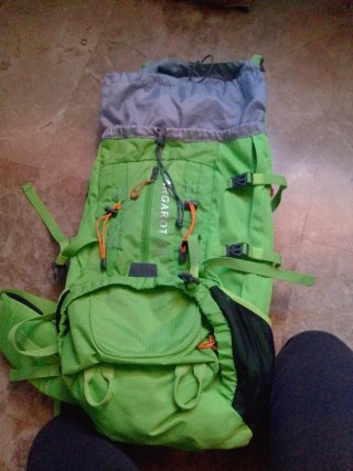 Mochila de montaña verde