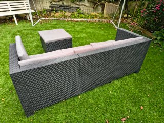 Sofa de exterior con reposapies y cojines de tela