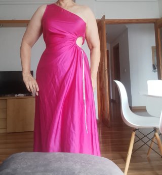Vestido fucsia asimétrico