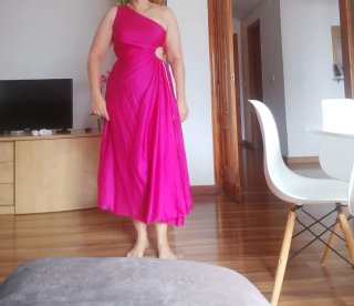 Vestido fucsia asimétrico