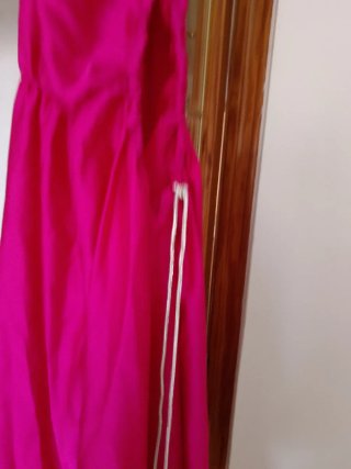 Vestido fucsia asimétrico