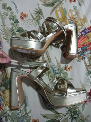 Sandalias Mim doradas plataforma tacón