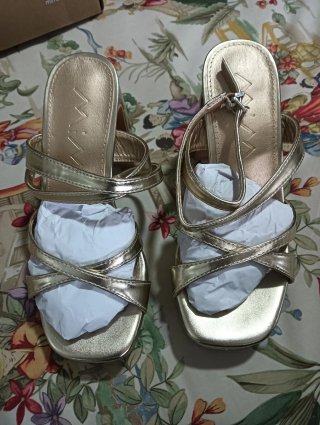 Sandalias Mim doradas plataforma tacón
