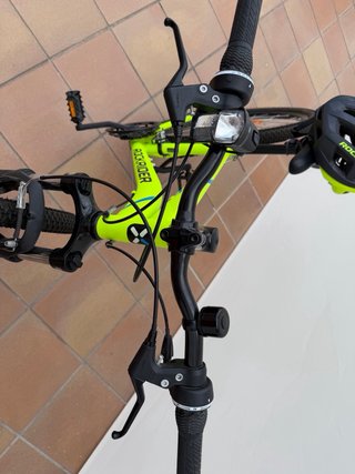 Bicicleta Rockrider ST 100 + casco