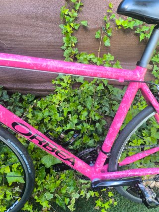Bicicleta de carretera Orbea rosa