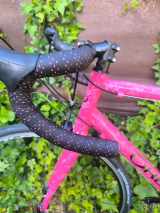 Bicicleta de carretera Orbea rosa