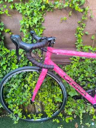 Bicicleta de carretera Orbea rosa