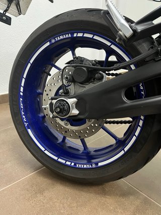 Yamaha MT-07 2022 - 4.700 km con escape Akrapovič