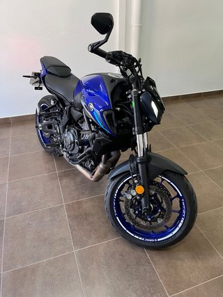 Yamaha MT-07 2022 - 4.700 km con escape Akrapovič