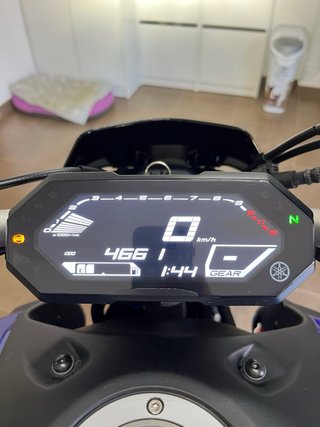 Yamaha MT-07 2022 - 4.700 km con escape Akrapovič