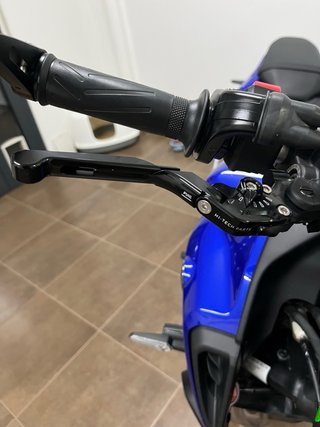 Yamaha MT-07 2022 - 4.700 km con escape Akrapovič