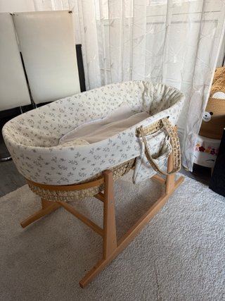 Cuna moisés mimbre y madera