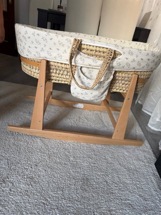 Cuna moisés mimbre y madera