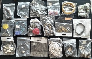 Collares y Pulseras más de 225 unidades