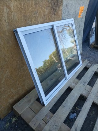 Ventana corredera de aluminio blanca