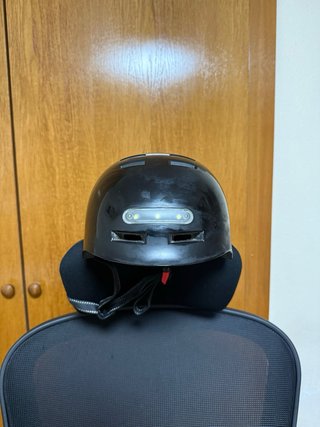 Casco luz trasera y delantera HOMOLOGADO.