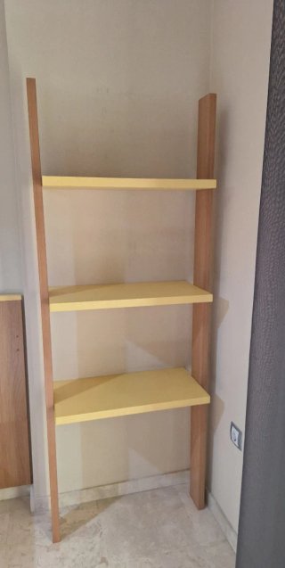 Estantería de madera con 3 baldas