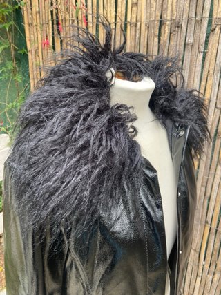 Chaqueta Vinilo y Pelo Negra