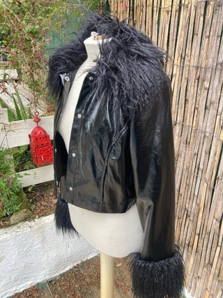 Chaqueta Vinilo y Pelo Negra