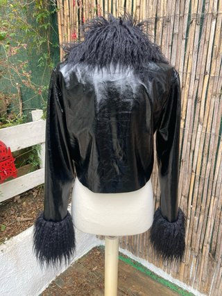 Chaqueta Vinilo y Pelo Negra