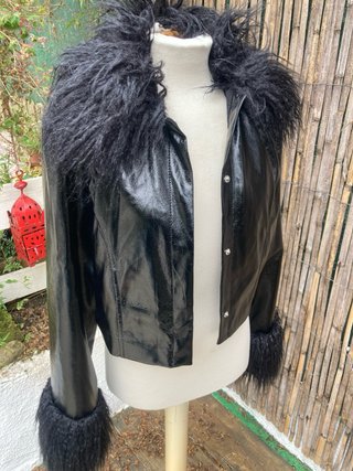 Chaqueta Vinilo y Pelo Negra