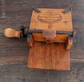 Grattugia Cantoni Legno Vintage
