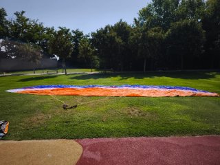 Paramotor y vela de parapente