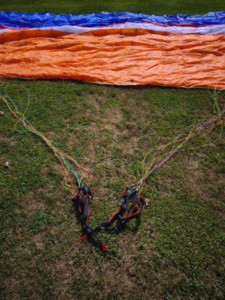 Paramotor y vela de parapente