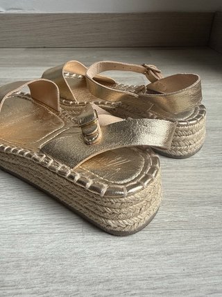 Sandalias niña Zara doradas n 34