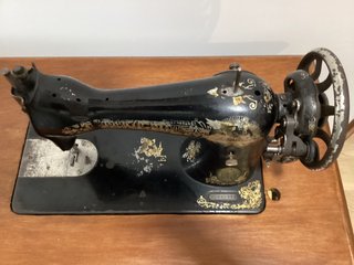 Máquina de coser Singer antigua
