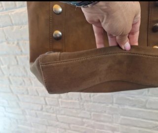 Bolso Pull&Bear marrón con tachuelas