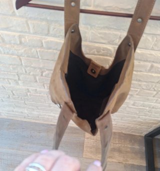 Bolso Pull&Bear marrón con tachuelas