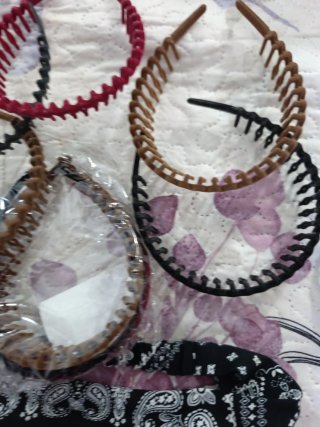 8 diademas con dientes y pañuelo