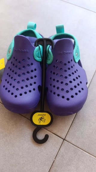 Sandalias moradas y turquesa para niños